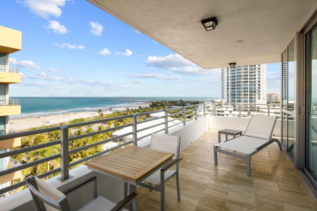 Habitación con balcón y vistas al mar - Cama extragrande