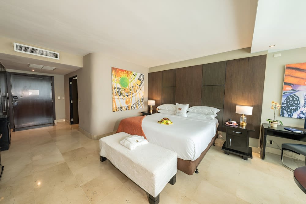 Img - Premium Room, 1 King Bed, Non Smoking, Garden View