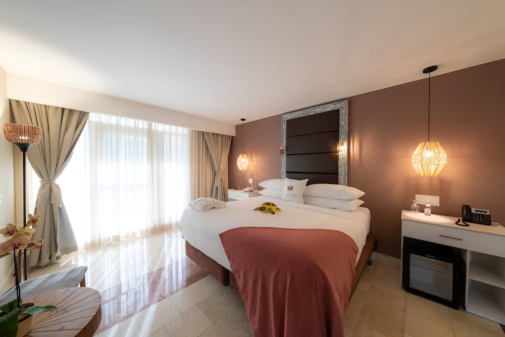 Img - Room, 1 King Bed, View, Poolside (Cabana)