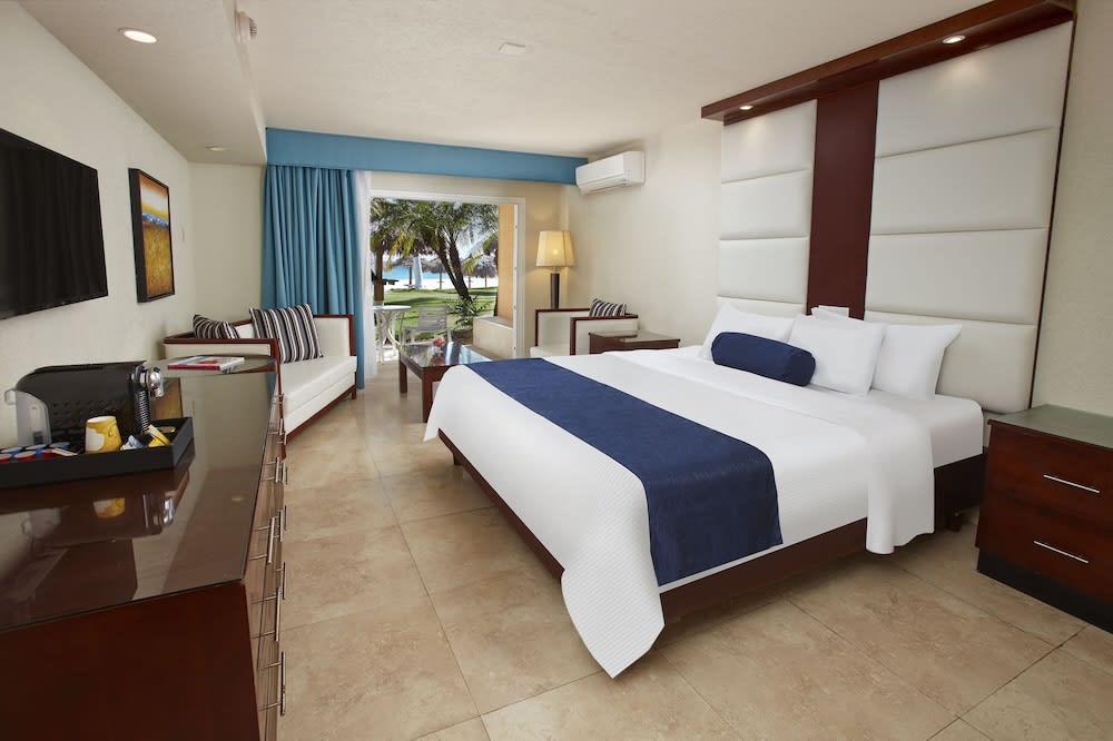 Img - Standard Room, 1 King Bed, Ocean View