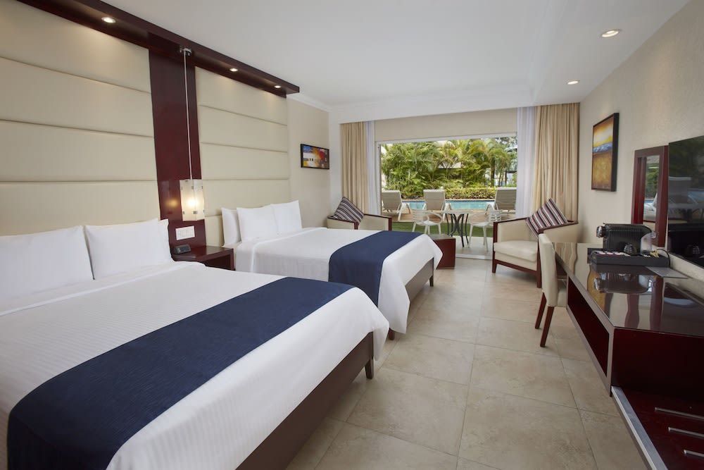 Img - Standard Room, 2 Queen Beds, Pool View