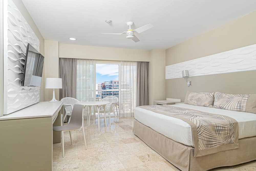 Img - Deluxe Resort View King