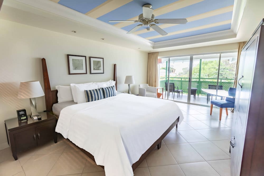 Img - Deluxe Room, Pool View