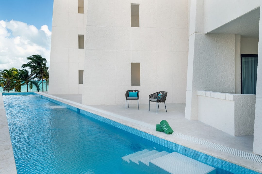 Piscina de las habitaciones The Level Swim Up