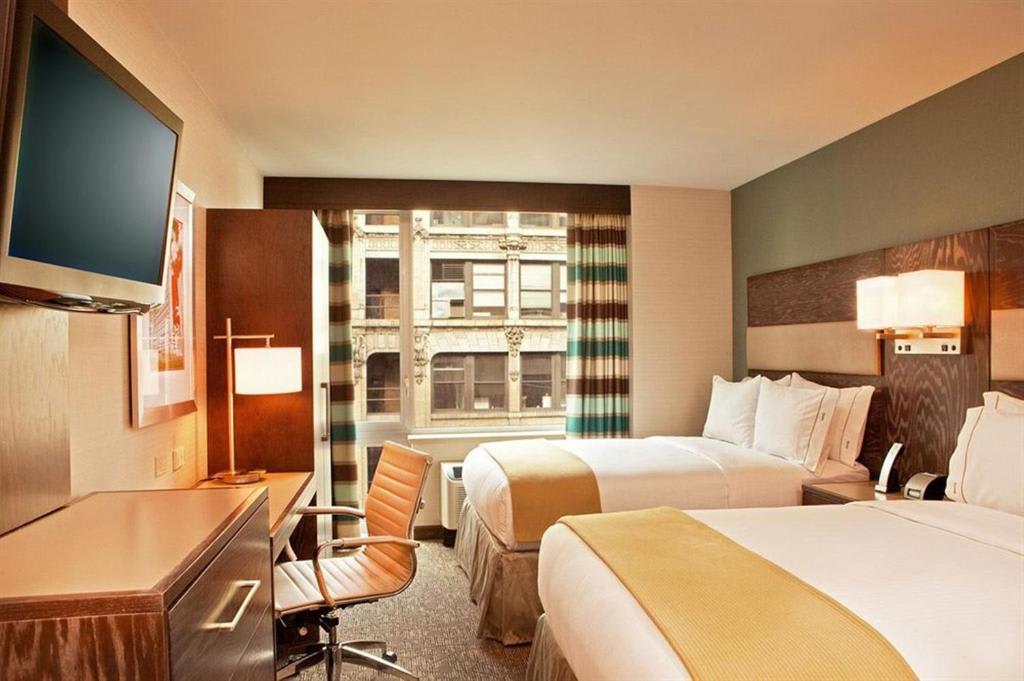 Holiday Inn Express Manhattan Times Square South, an IHG Hotel