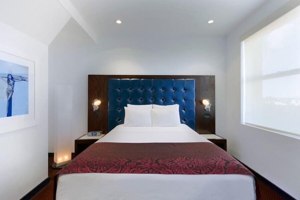 Img - Silver, 1 Full Bed