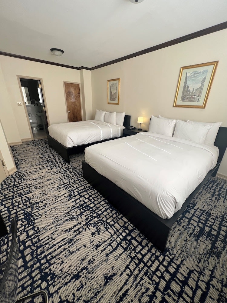 Img - Gold, 2 Queen Beds