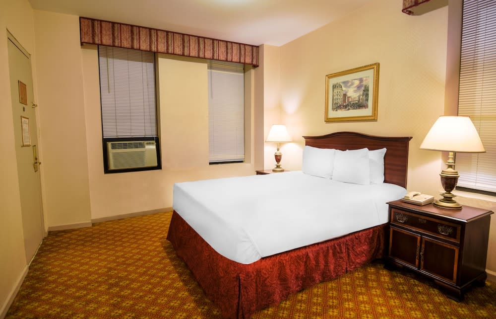 Img - Bronze, 1 Queen Bed