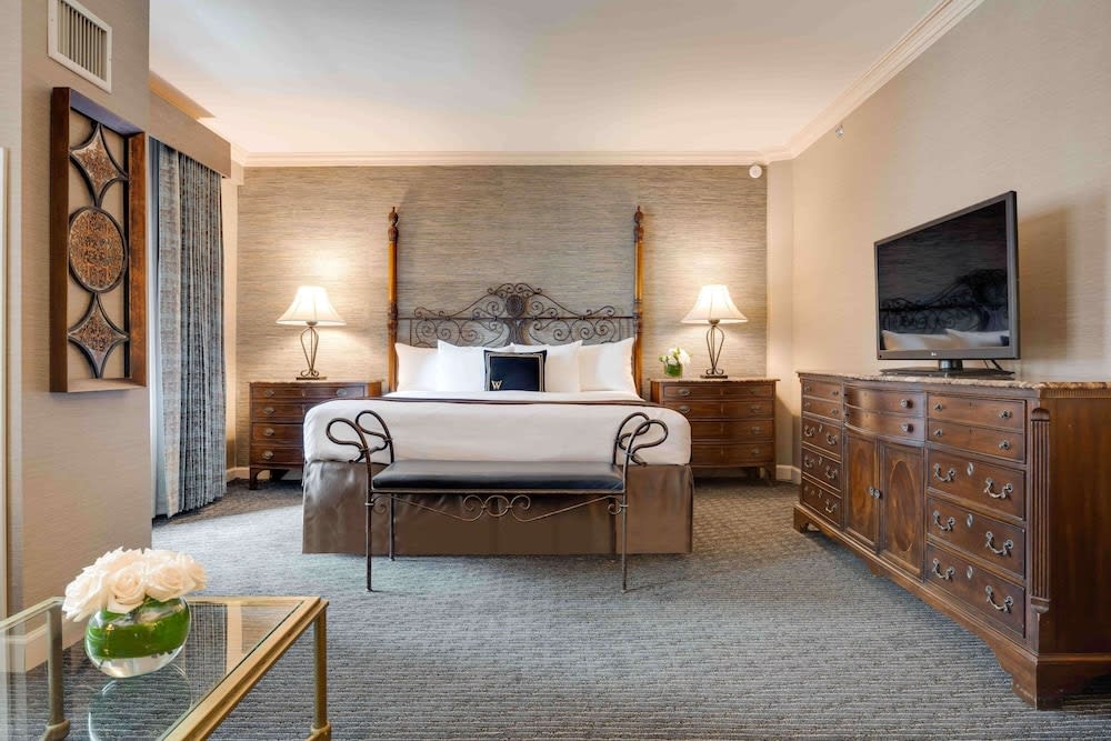 Img - Suite, 1 King Bed, Non Smoking (Living Room;Presidential)