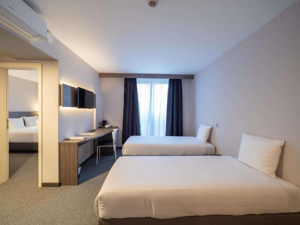 Img - Standard Room, Multiple Beds, Non Smoking