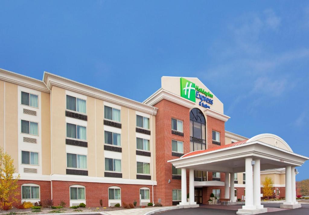 Holiday Inn Express Hotel & Suites Niagara Falls, an IHG Hotel