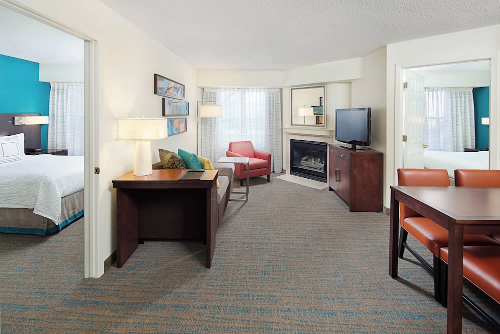 Img - Suite, 2 Bedrooms (Mobility Accessible, Roll-In Shower)