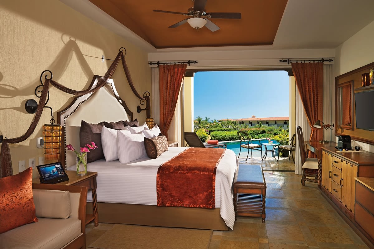 Img - Junior suite king swim out vista al jardín