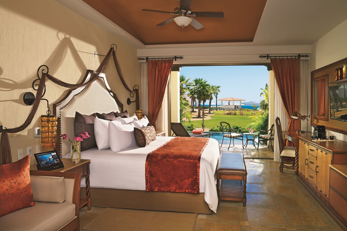 Img - Junior suite king swim-out - Preferred Club