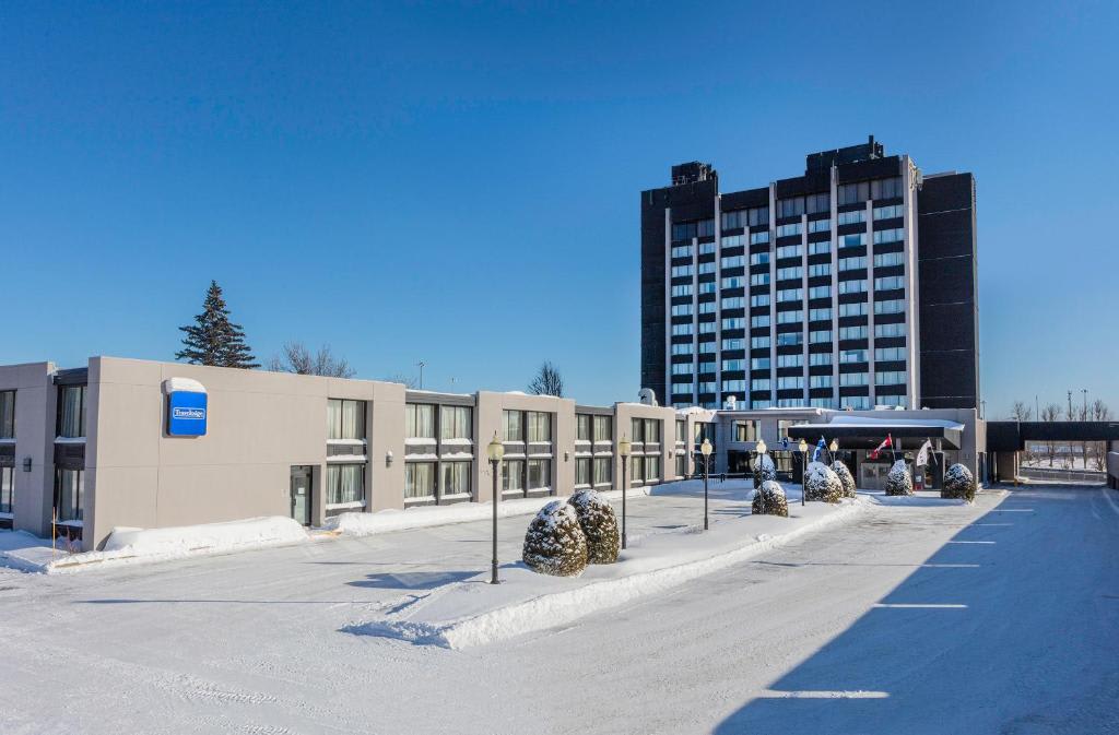 Travelodge by Wyndham Hotel & Convention Centre Quebec City