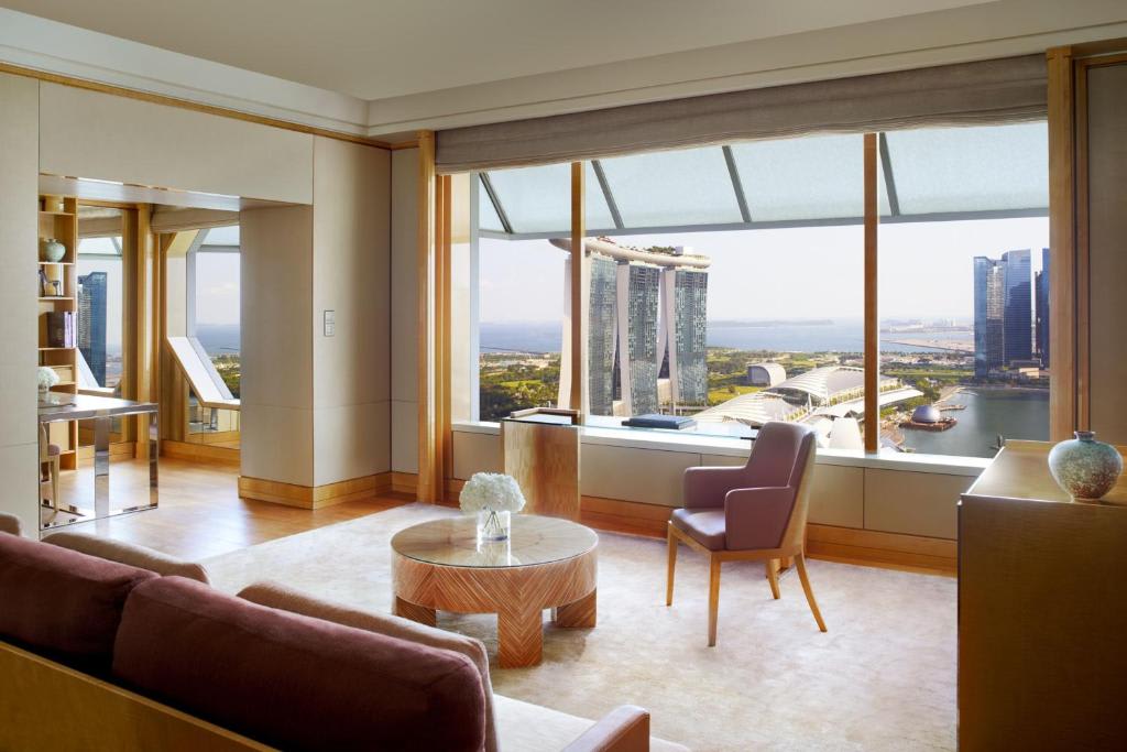 1 Bedroom Millenia Suite, 1 King Bed, Marina Bay view