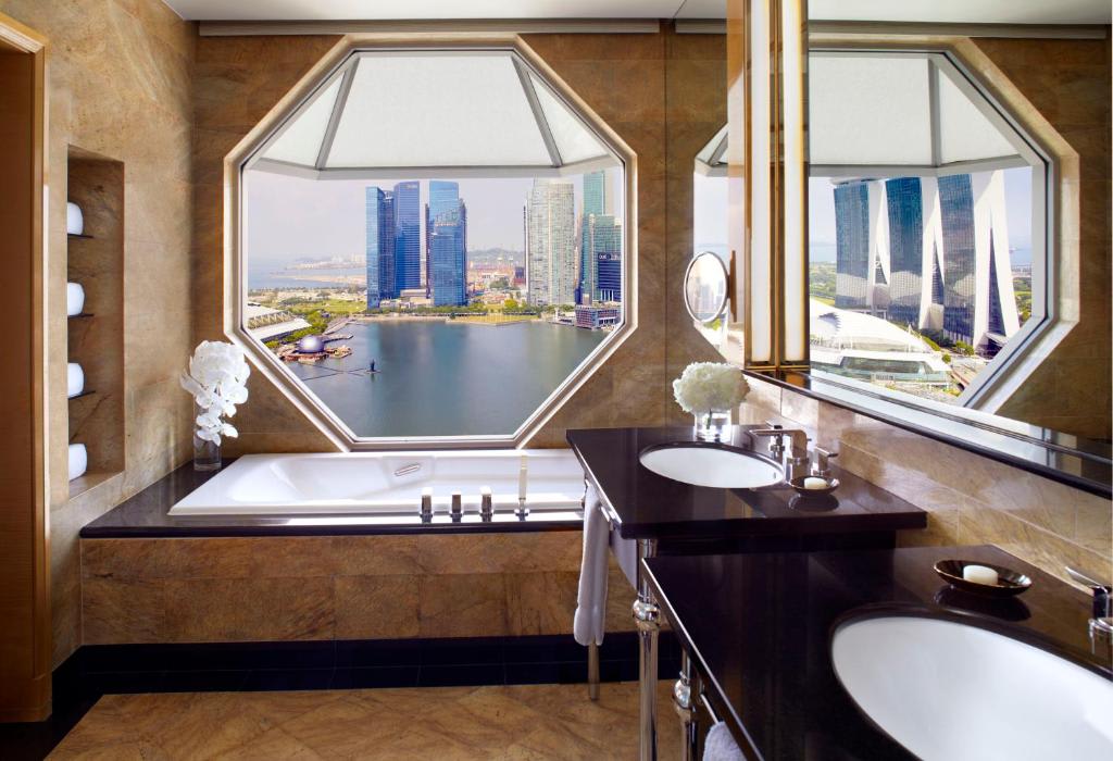 1 Bedroom Millenia Suite, 1 King Bed, Marina Bay view