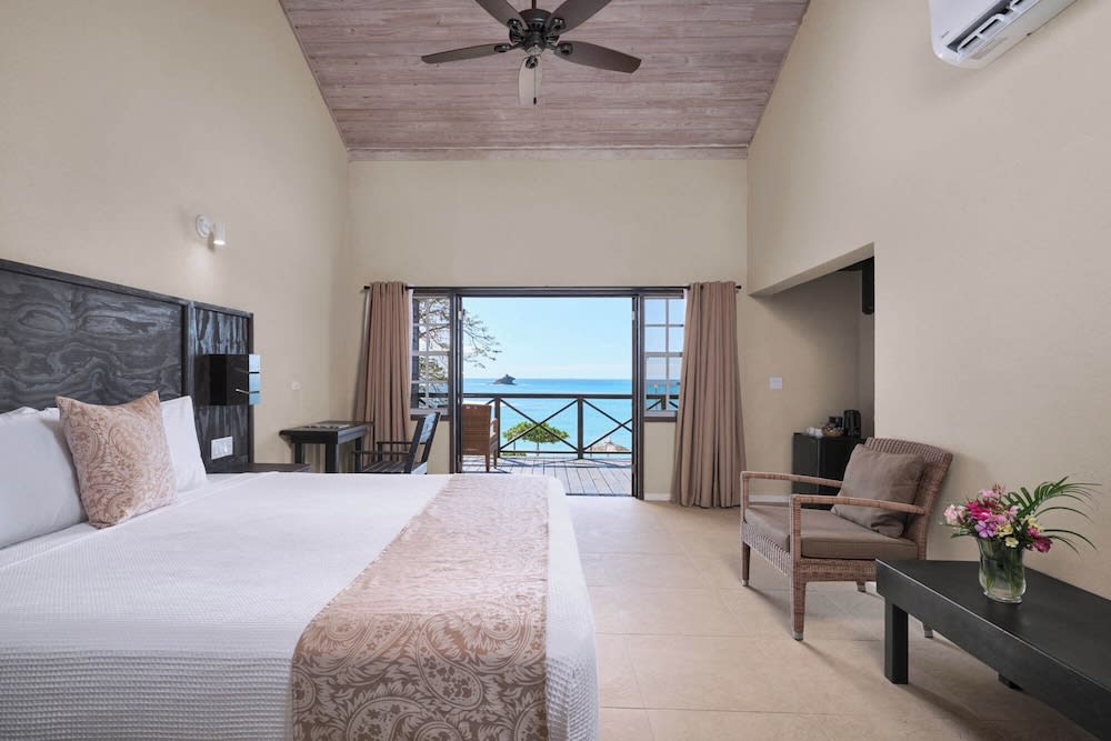 Img - Superior Seaview Room (1 King Beds)