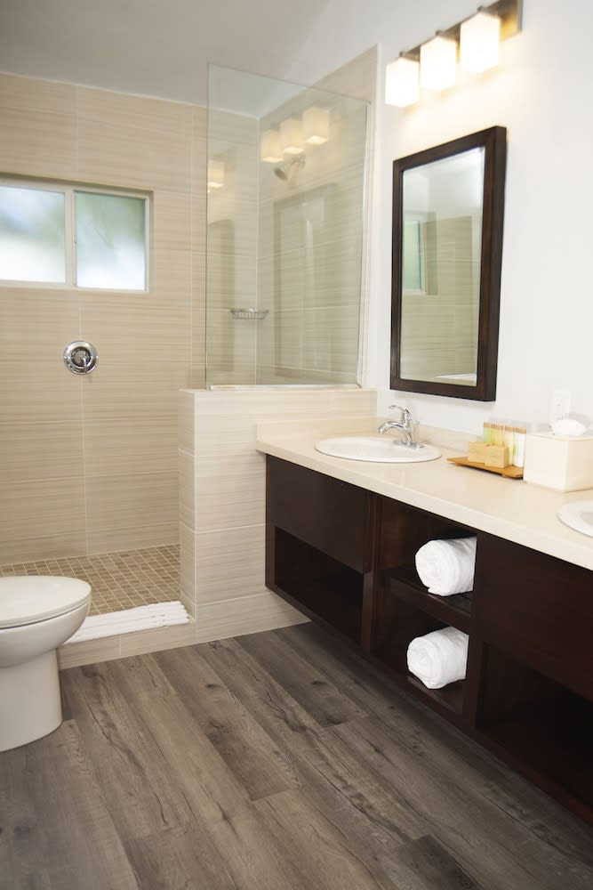 Img - Waterview Suite, 2 Queens