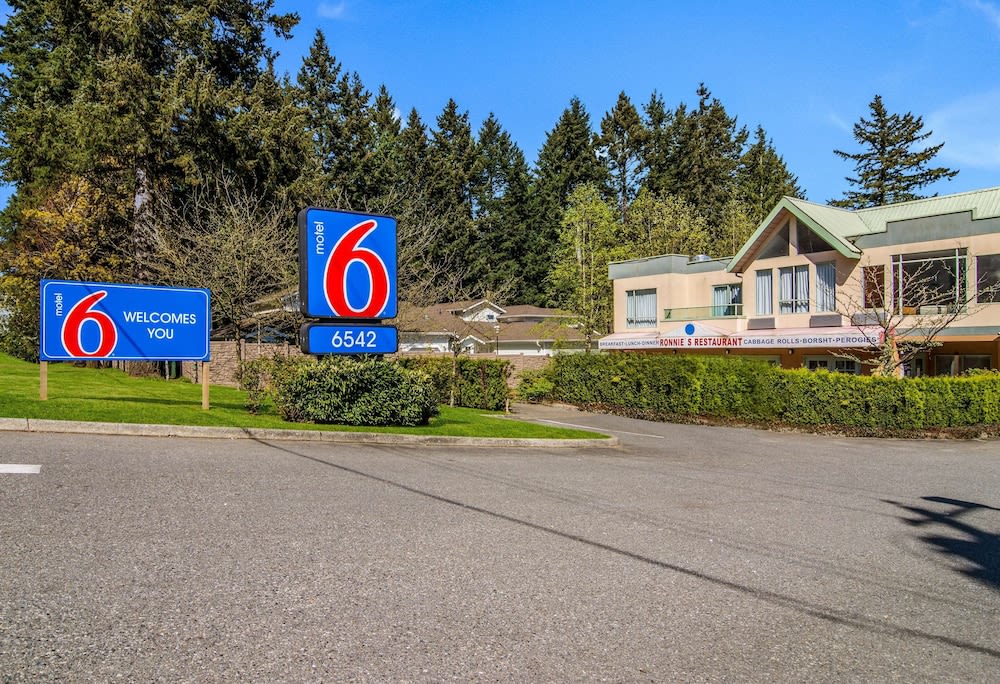 Motel 6 Surrey, BC