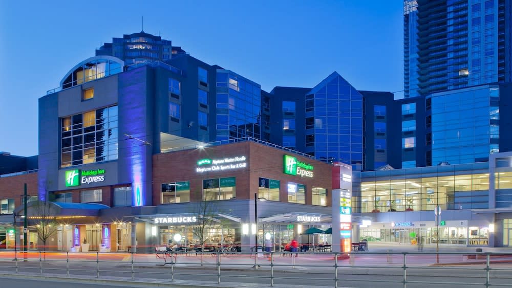 Holiday Inn Express Vancouver-Metrotown (Burnaby), an IHG Hotel