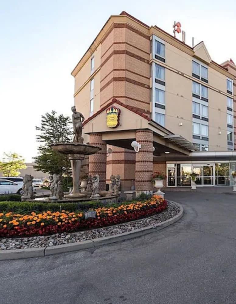 Monte Carlo Inn Airport Suites