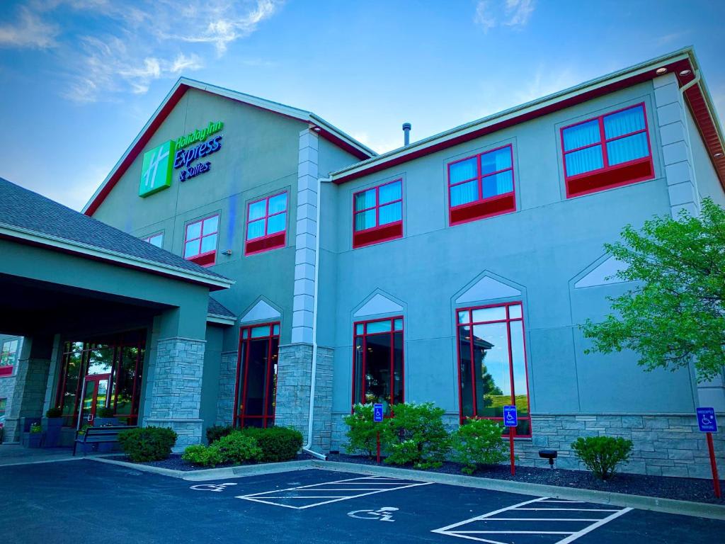 Holiday Inn Express Hotel & Suites Olathe North, an IHG Hotel ...