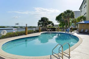 Holiday Inn Express Hotel & Suites Tampa-rocky Point Island, An Ihg 