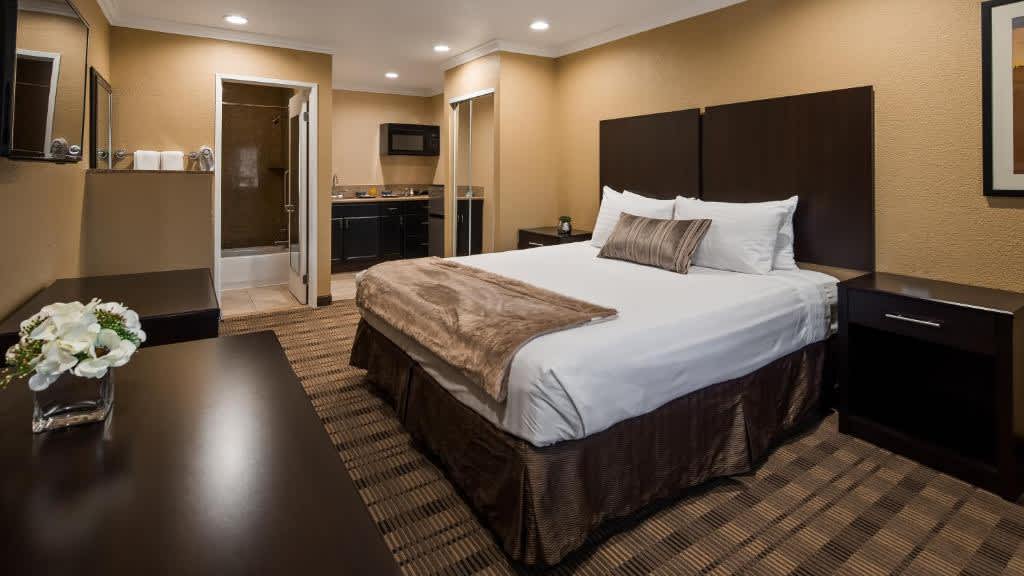 Habitación Doble con cama grande con cocina americana