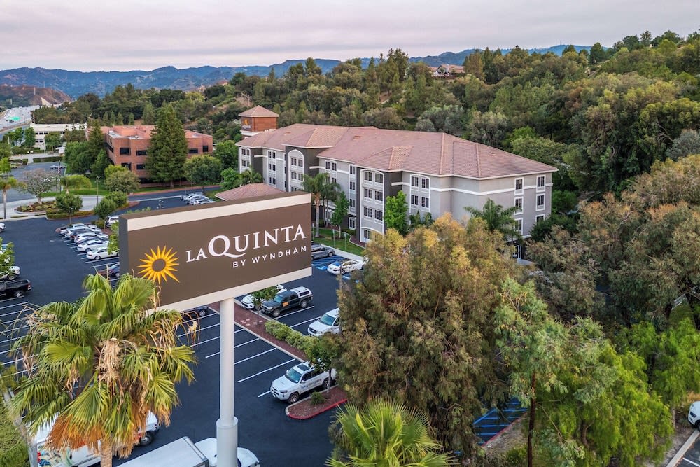 La Quinta Inn & Suites by Wyndham Santa Clarita - Valencia