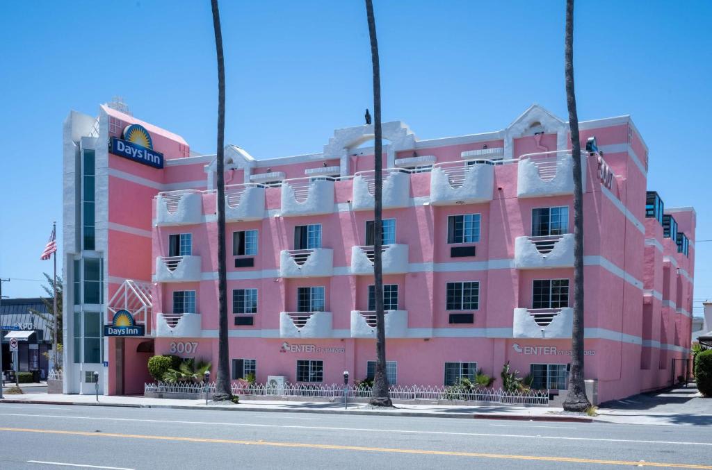 	Days Inn by Wyndham Santa Monica	