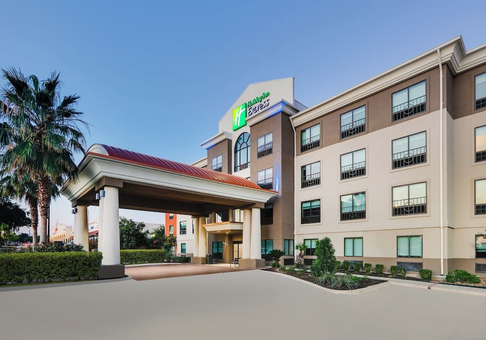 Holiday Inn Express & Suites San Antonio NW near SeaWorld