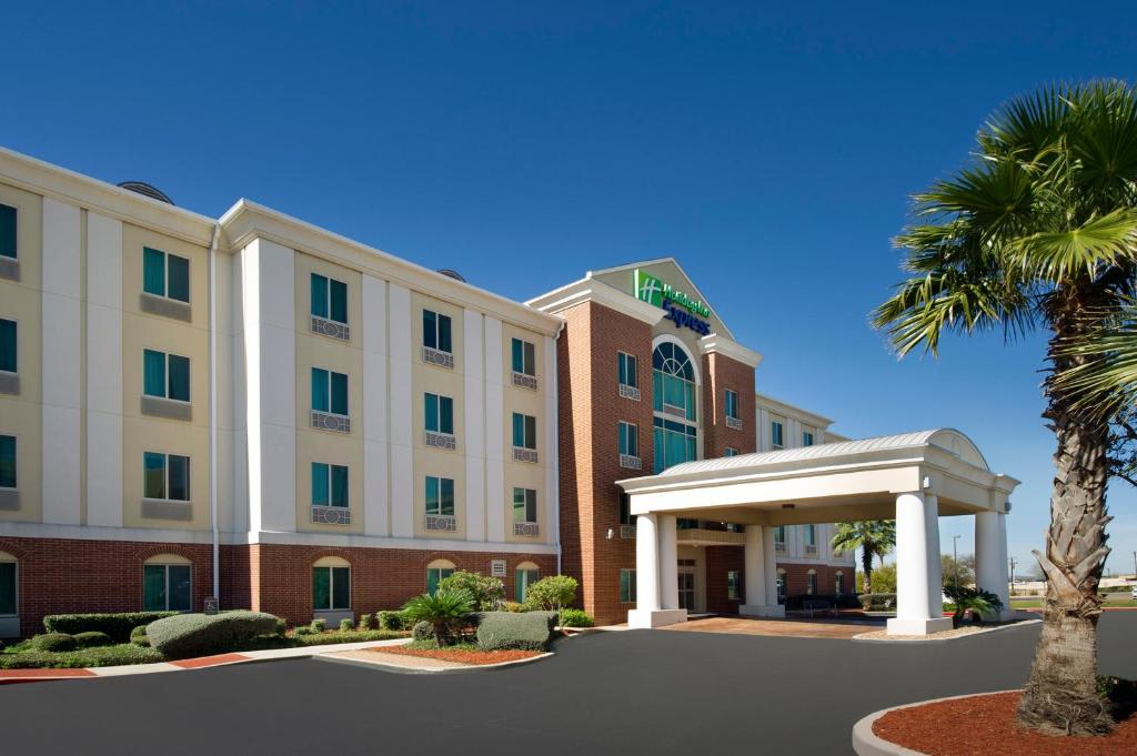 Holiday Inn Express & Suites San Antonio-West-SeaWorld Area, an IHG Hotel