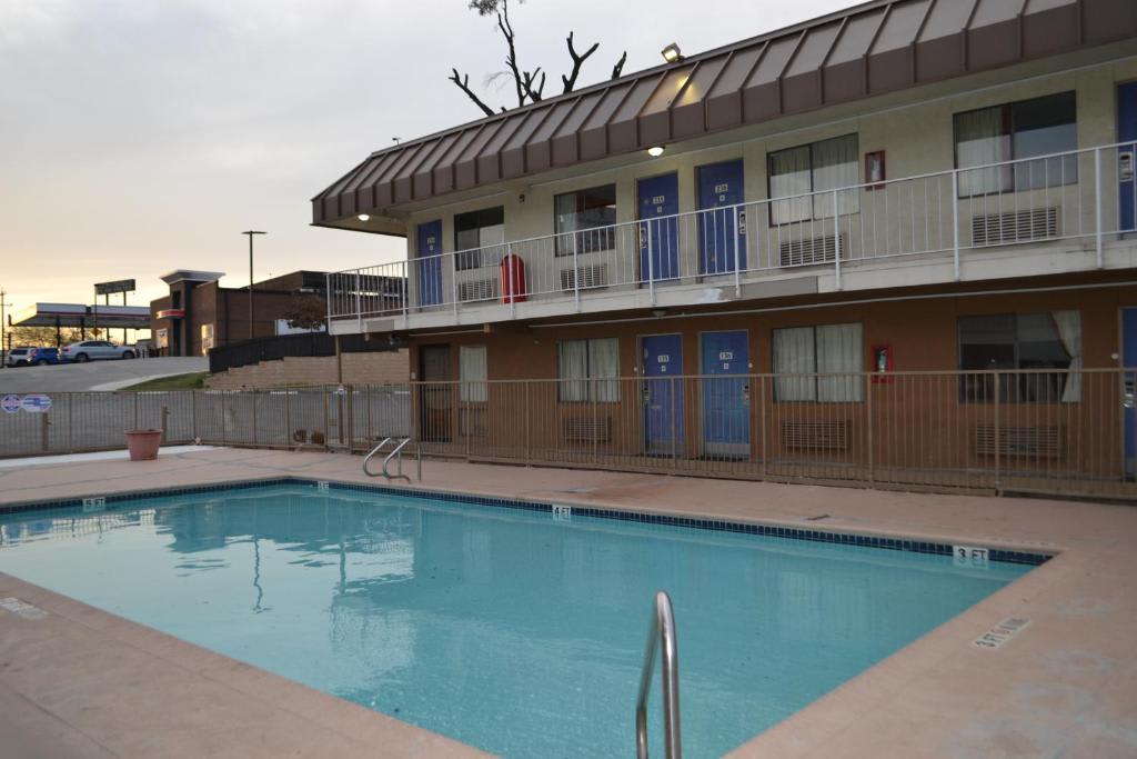 Travelodge by Wyndham San Antonio Lackland AFB North