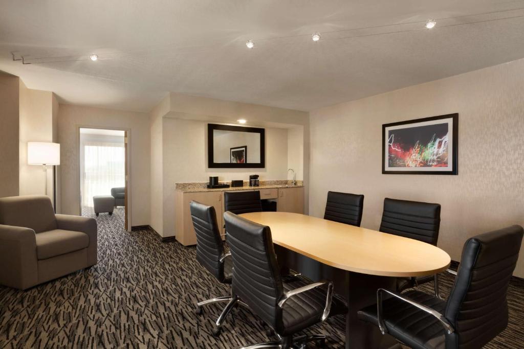 Three-Room Conference King Suite