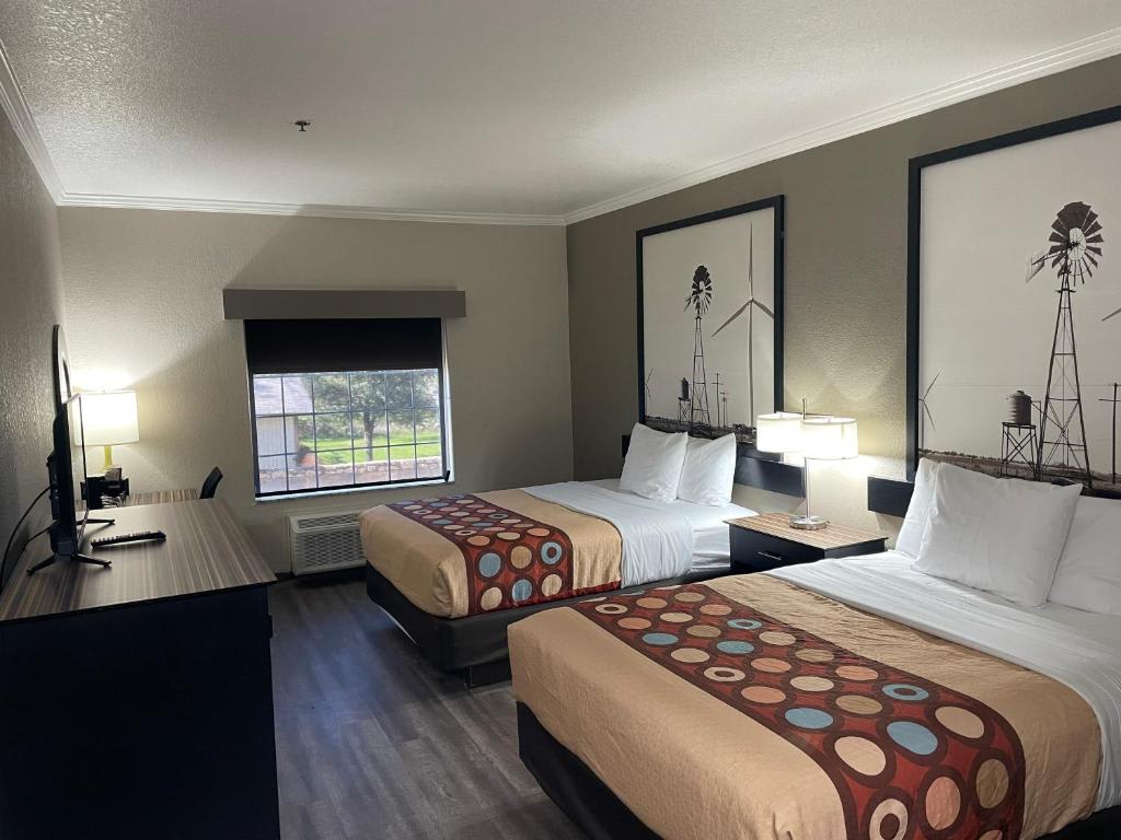 Super 8 by Wyndham San Antonio/Alamodome Area