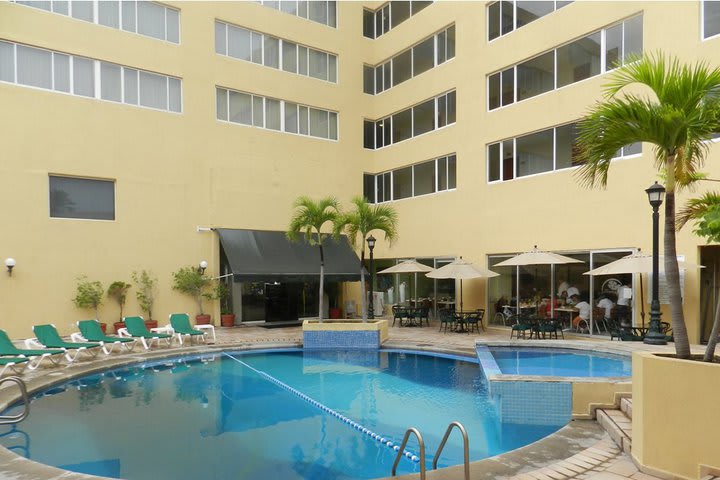 Alberca del Comfort Inn Veracruz