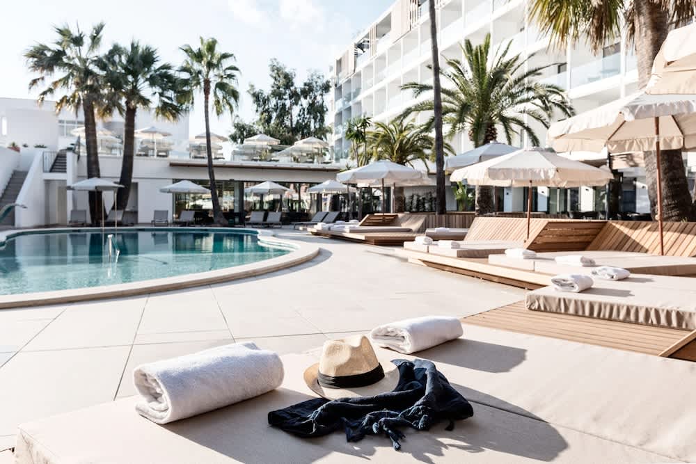 PriceTravel - Travel easy, without excuses