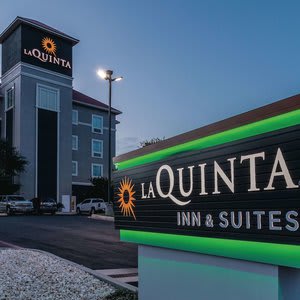 La Quinta Inn & Suites by Wyndham San Antonio Northwest