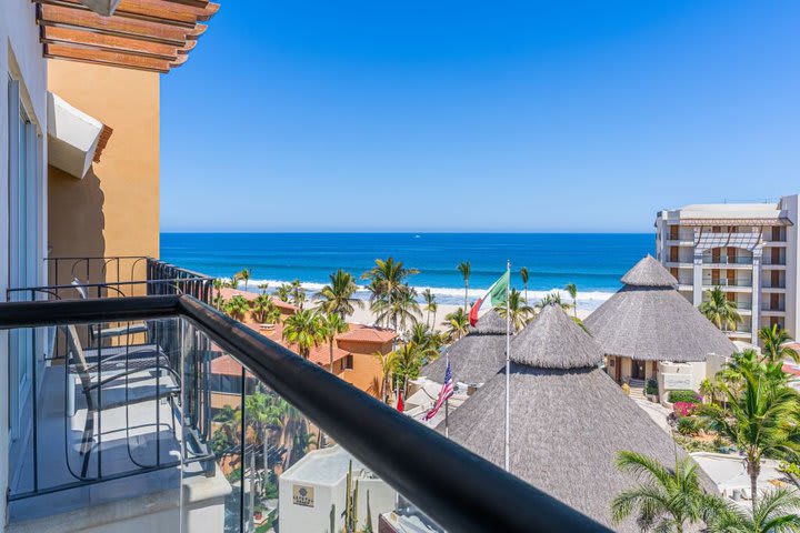 Vista desde el balcón de una habitación de lujo