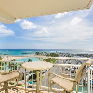 Ilikai Tower 943 Condo - Walk to the Beach, Shops & Restaurants! by Redawning