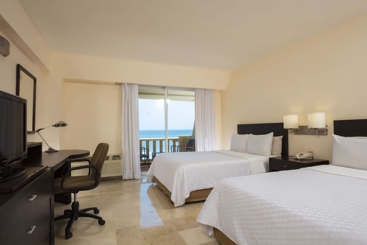 Deluxe Room, Ocean Front, 2 Double - LD