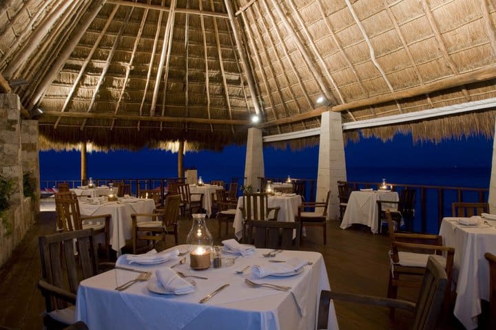 Restaurante del hotel Na Balam en la playa de Isla Mujeres