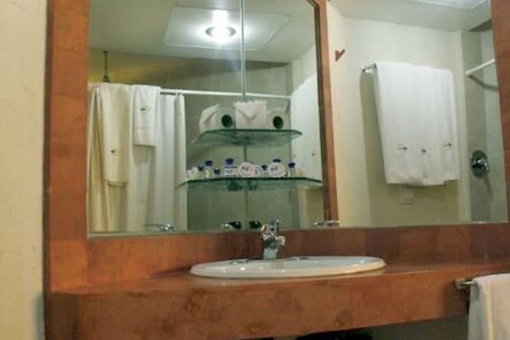 Baño de la habitación del Ibeurohotel Guadalajara