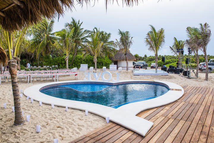 La alberca del hotel Ventanas al Mar Cozumel se encuentra cerca de la playa