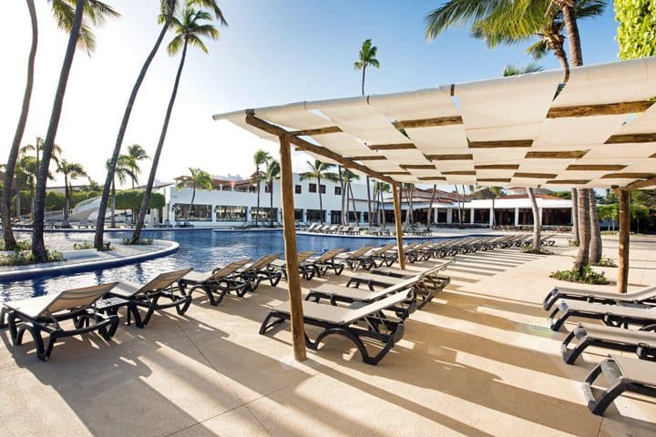 Sitting area next to the pool