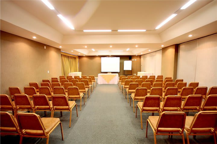 Adrianopolis Manaus has conference facilities
