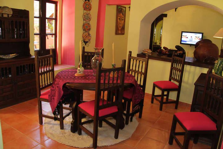 Comedor de una suite superior en el hotel Casa Mía en San Miguel de Allende