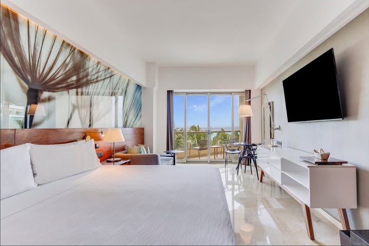 Img - Premium Partial Ocean View, 1 King