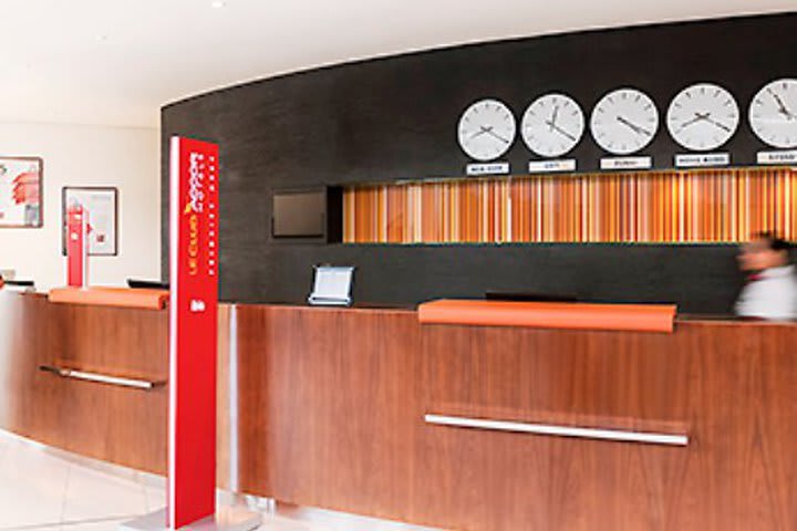 Recepción del hotel Ibis World Trade Centre Dubai